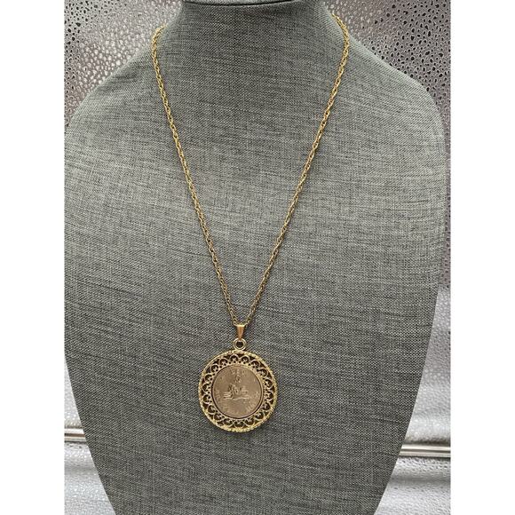 Leo Astrology Pendant Medallion Large Vintage Gold Tone Chain - Picture 1 of 8